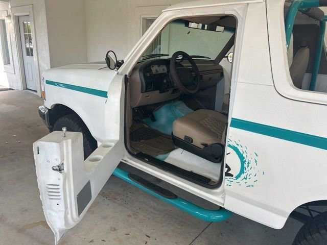 Used 1996 Ford Bronco XLT image 7