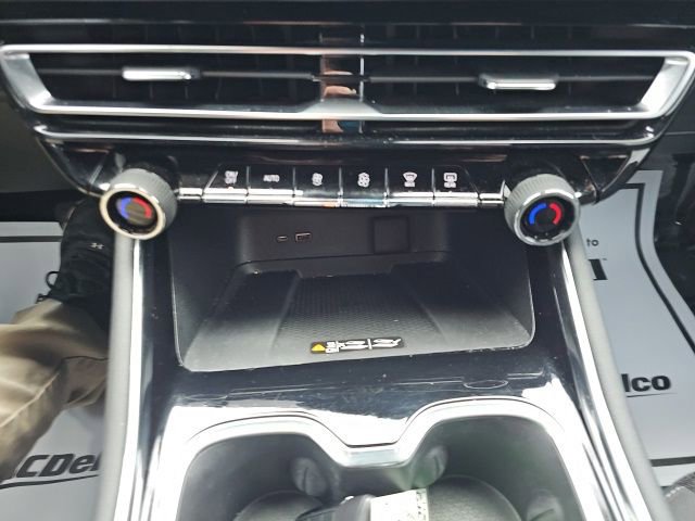 Used 2024 Chevrolet Traverse LT image 47