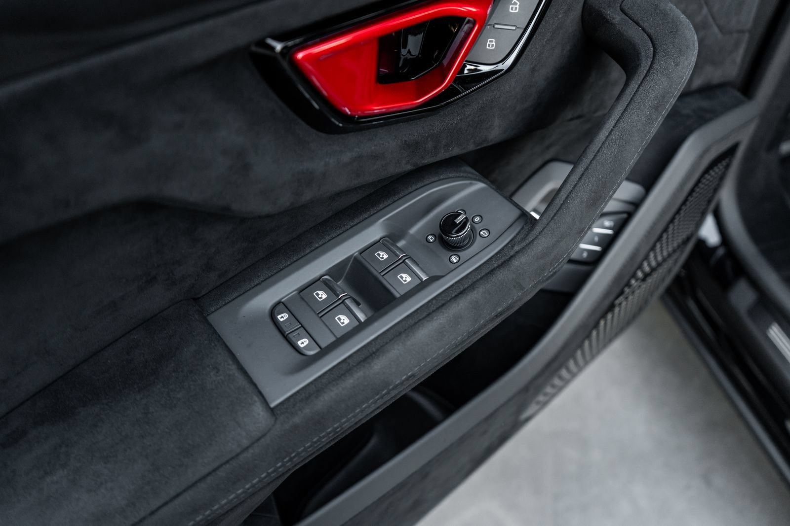 Used 2023 Lamborghini Urus Performante AWD/4WD image 25