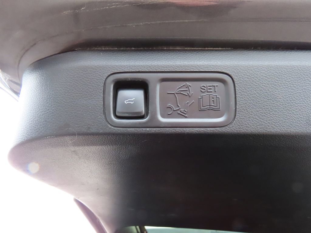 Used 2018 Ford Expedition Limited image 24