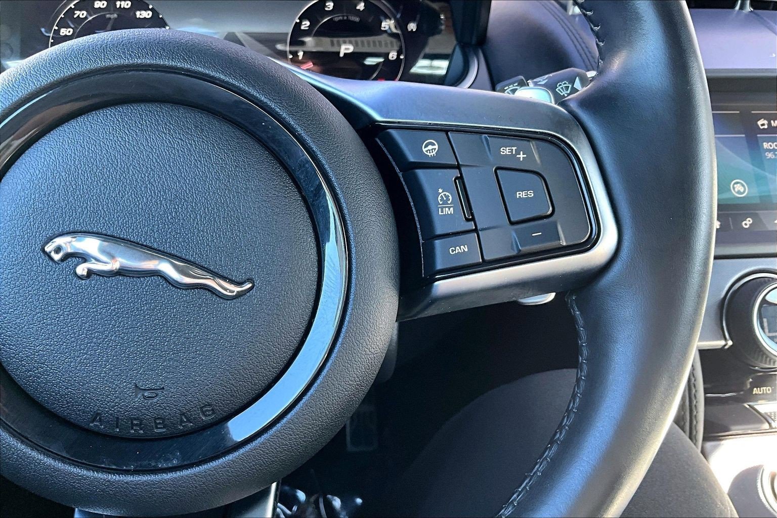 Used 2022 Jaguar F-TYPE Coupe image 19