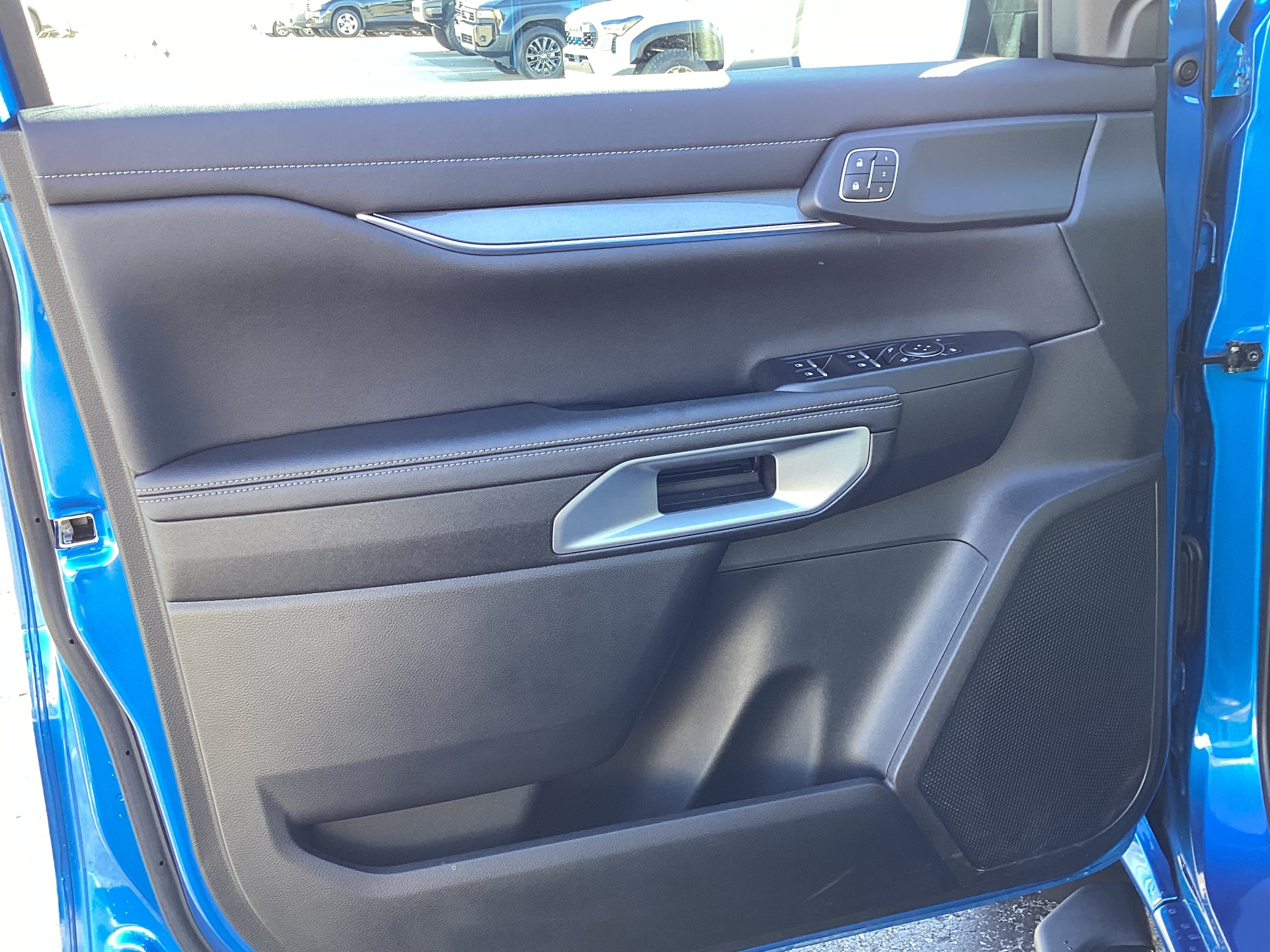 Used 2025 Ford Ranger Lariat w/ FX4 Off-Road Package AWD/4WD image 29