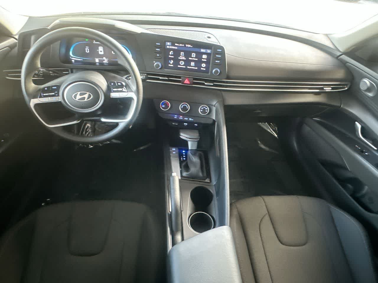 Used 2026 Hyundai Elantra SE FWD image 24