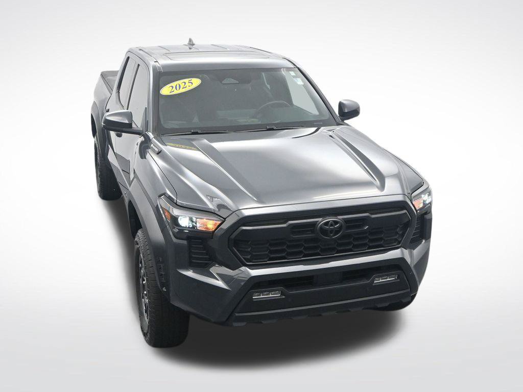 Used 2025 Toyota Tacoma TRD Off-Road w/ TRD Off Road Upgrade Package AWD/4WD image 33