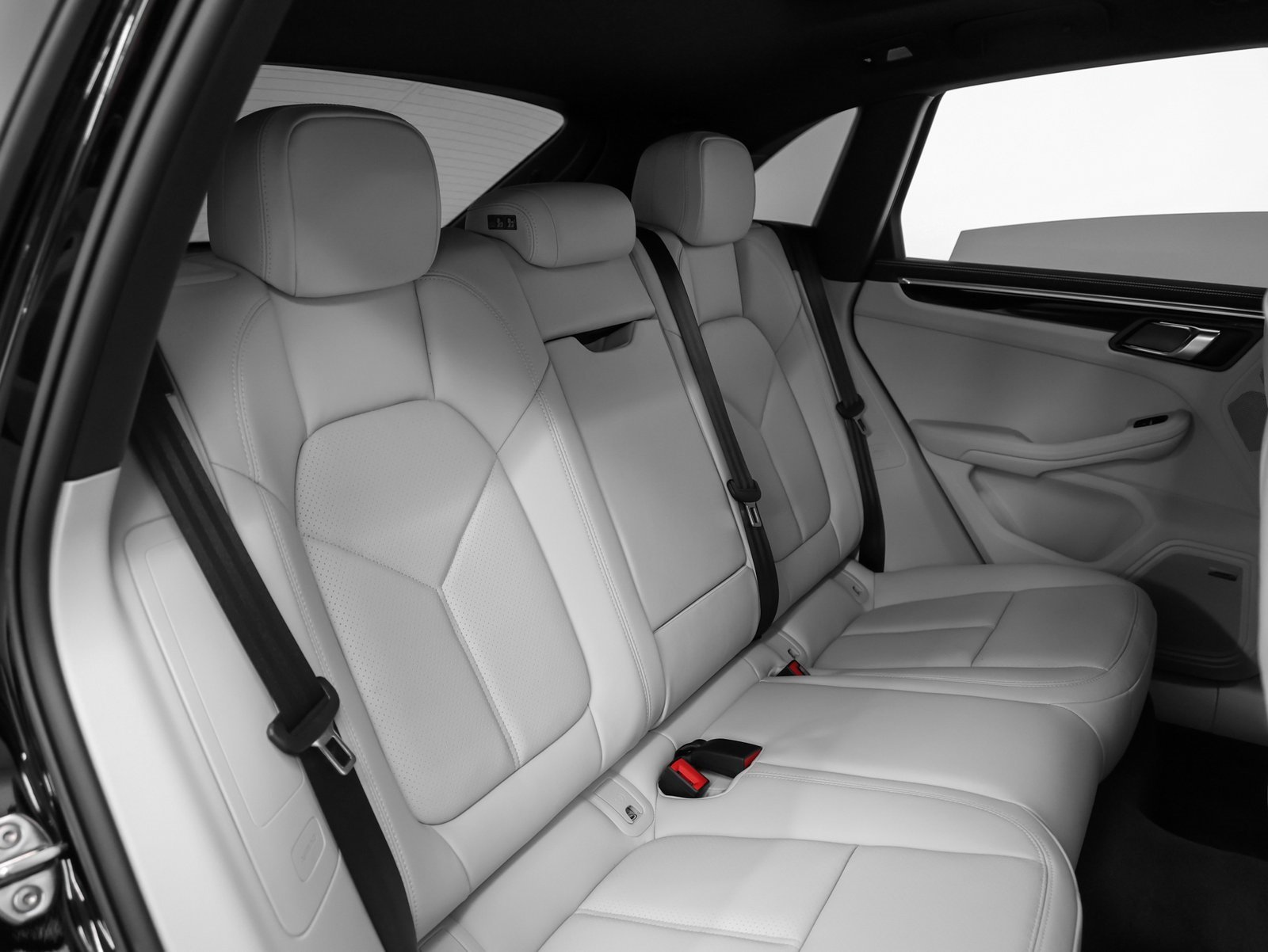 Used 2025 Porsche Macan image 23