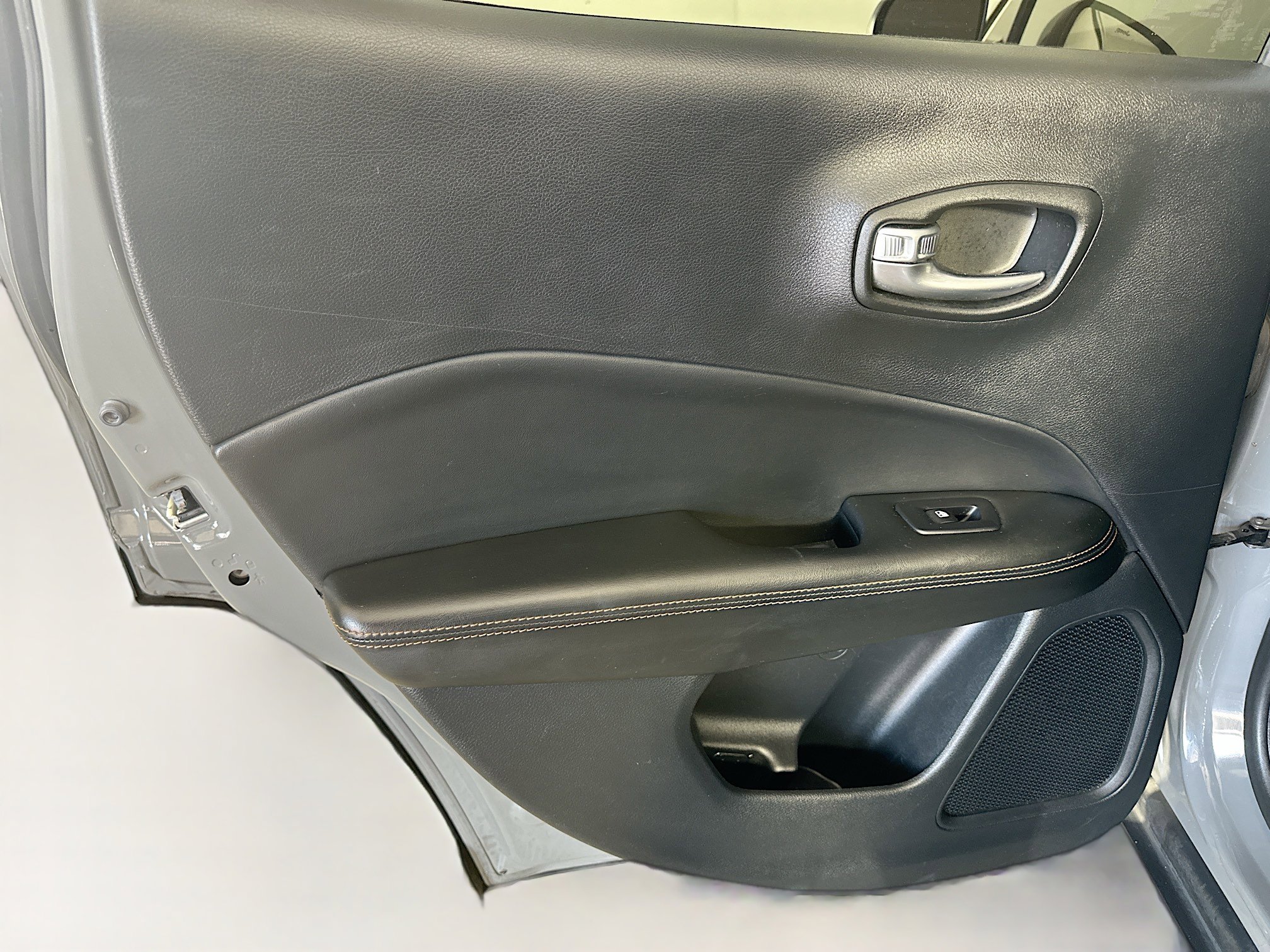 Used 2020 Jeep Compass Limited FWD image 24