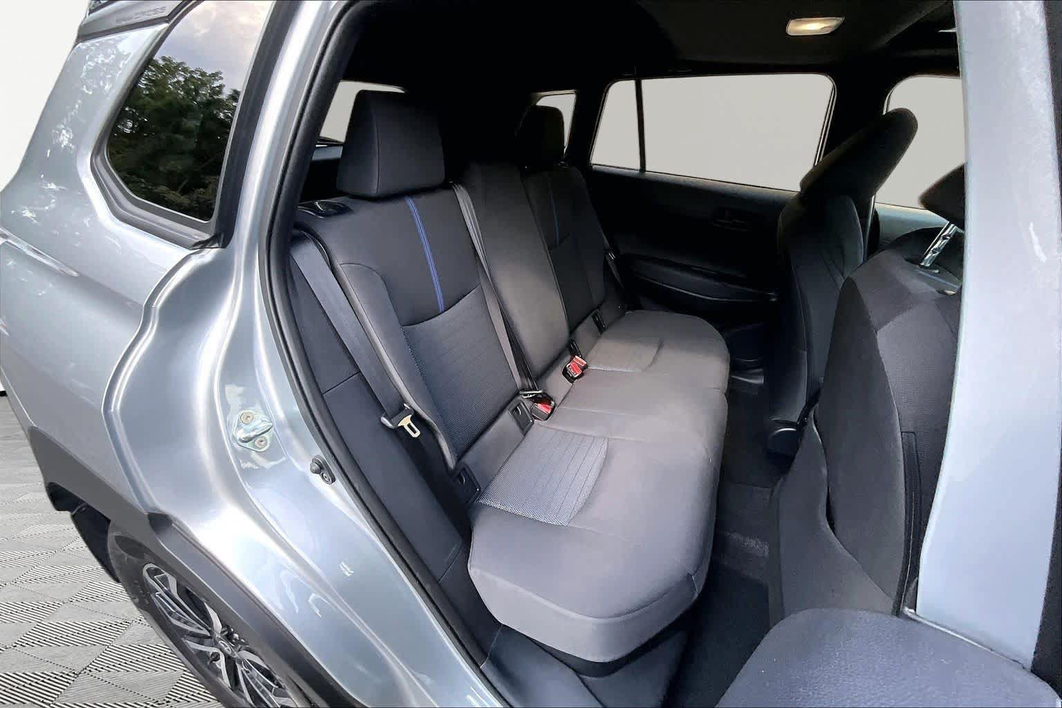 Used 2024 Toyota Corolla Cross AWD Hybrid w/ Moonroof Package image 20