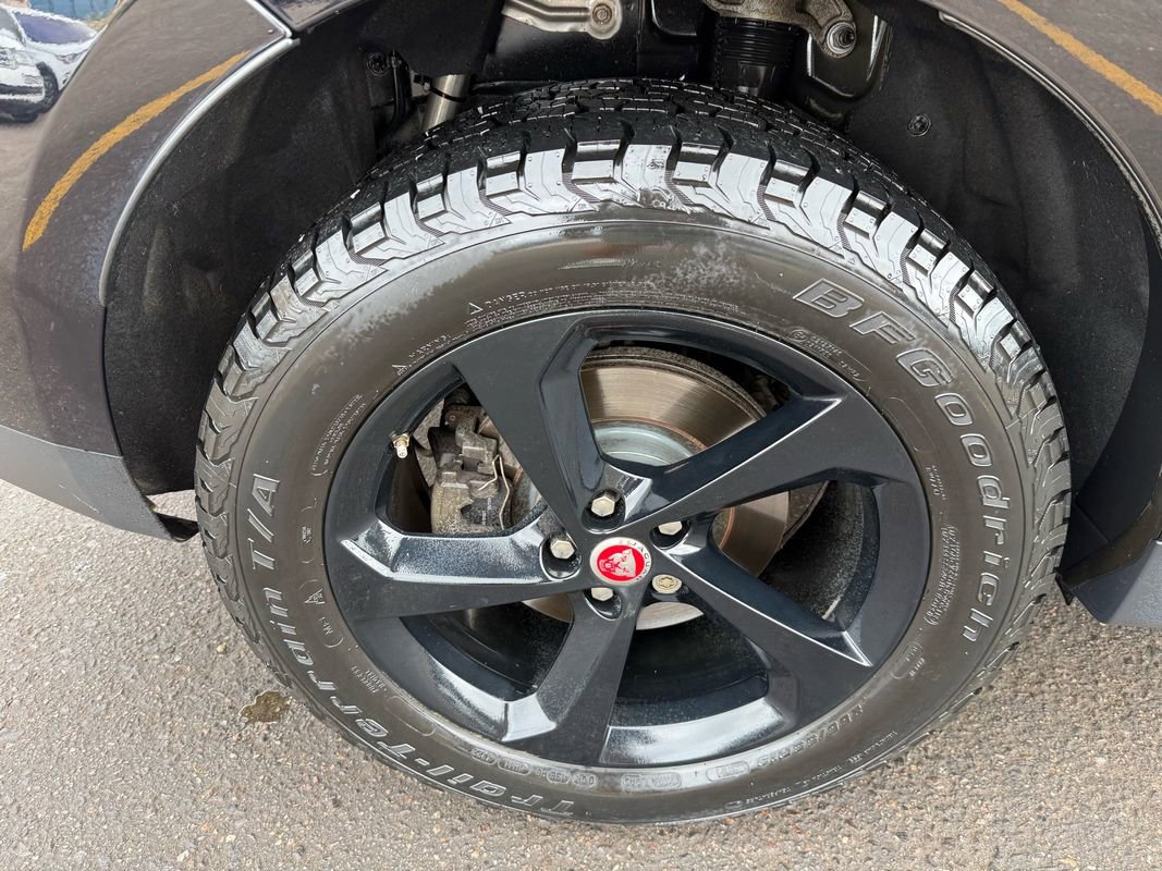 Used 2019 Jaguar F-PACE Premium image 12