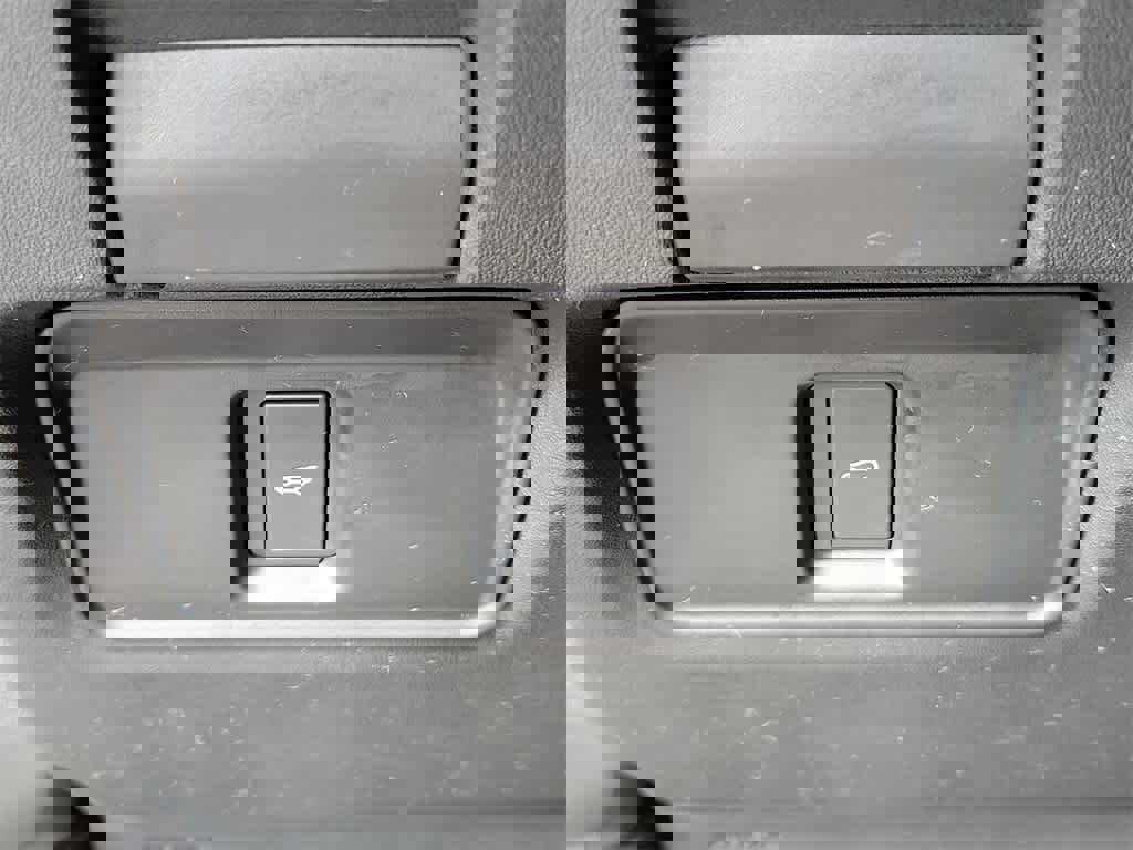 Used 2024 Land Rover Discovery Sport S image 24