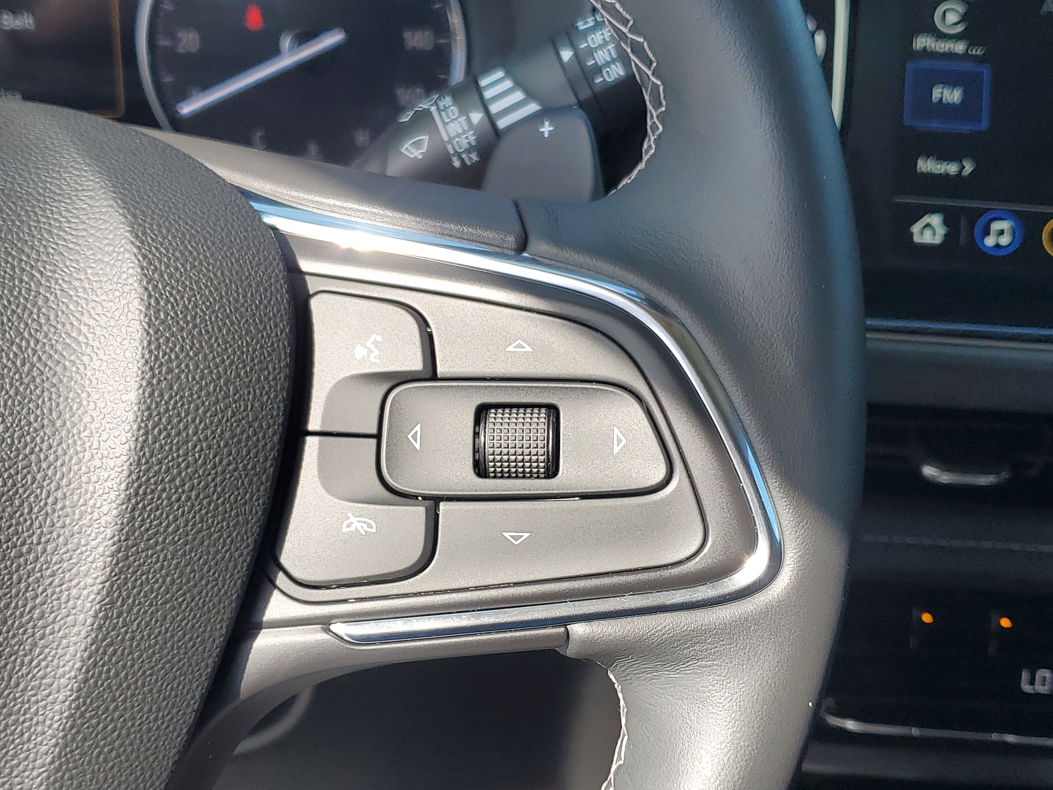 Used 2023 Buick Envision Essence image 24