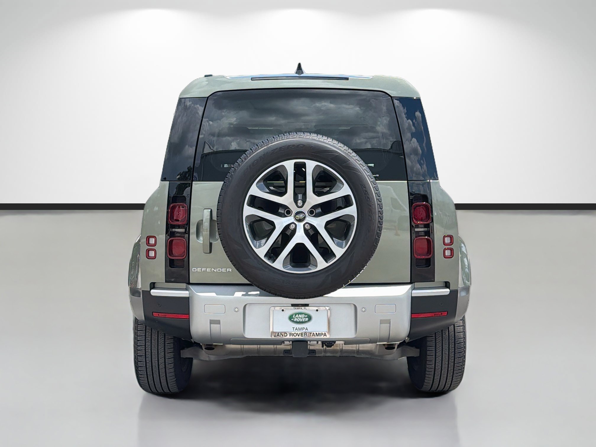 Used 2025 Land Rover Defender 110 S AWD/4WD image 4