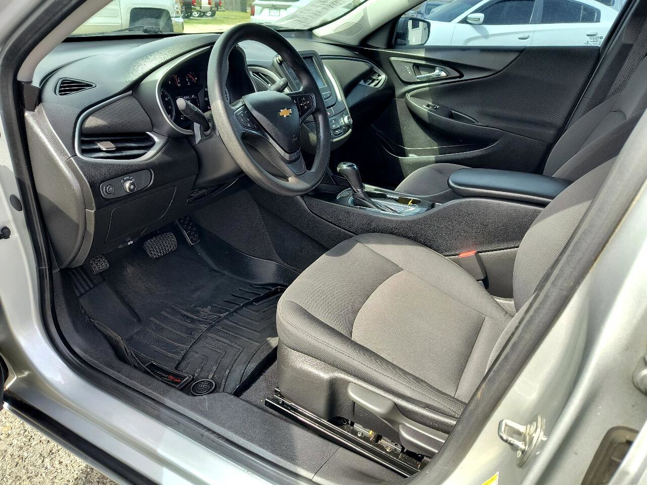 Used 2017 Chevrolet Malibu LS image 2