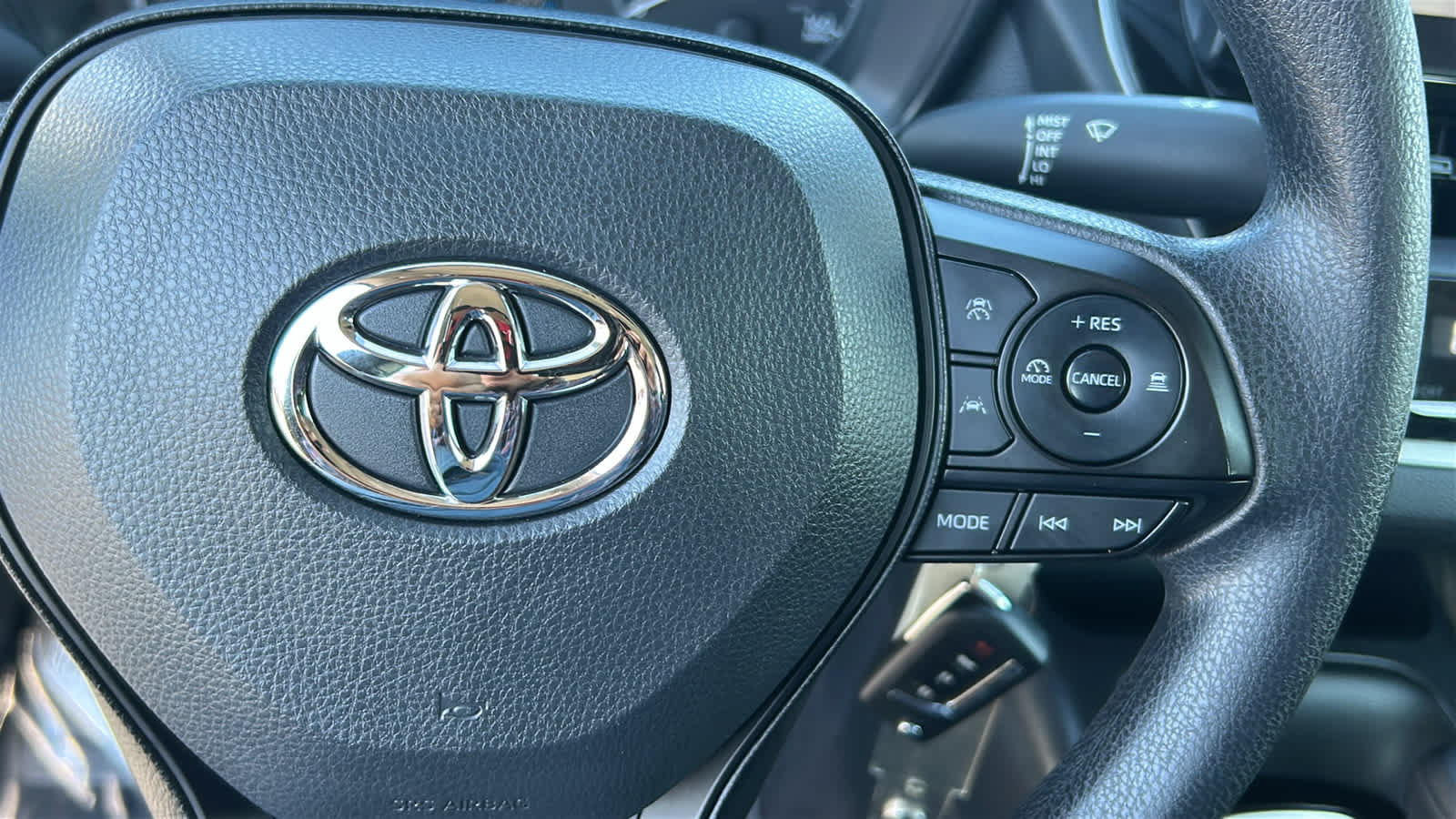 Used 2025 Toyota Corolla LE FWD image 20