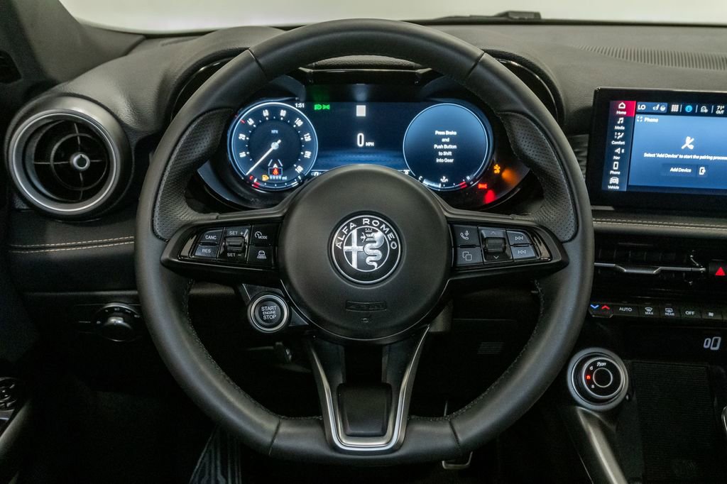 Used 2025 Alfa Romeo Tonale AWD/4WD image 12