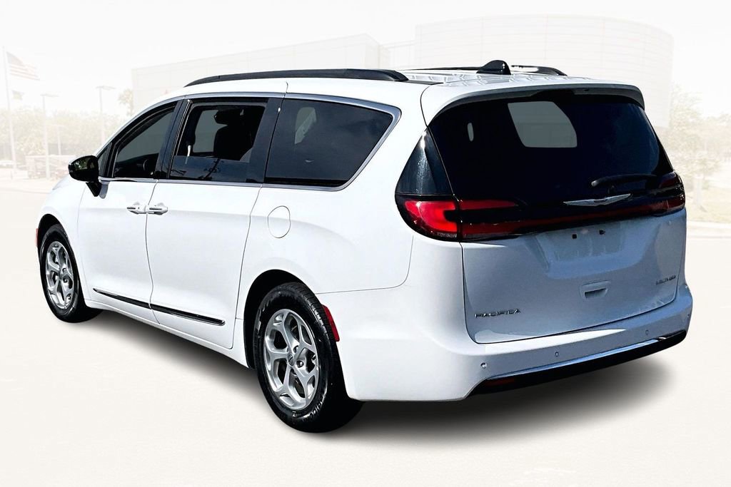 Used 2023 Chrysler Pacifica Limited image 4