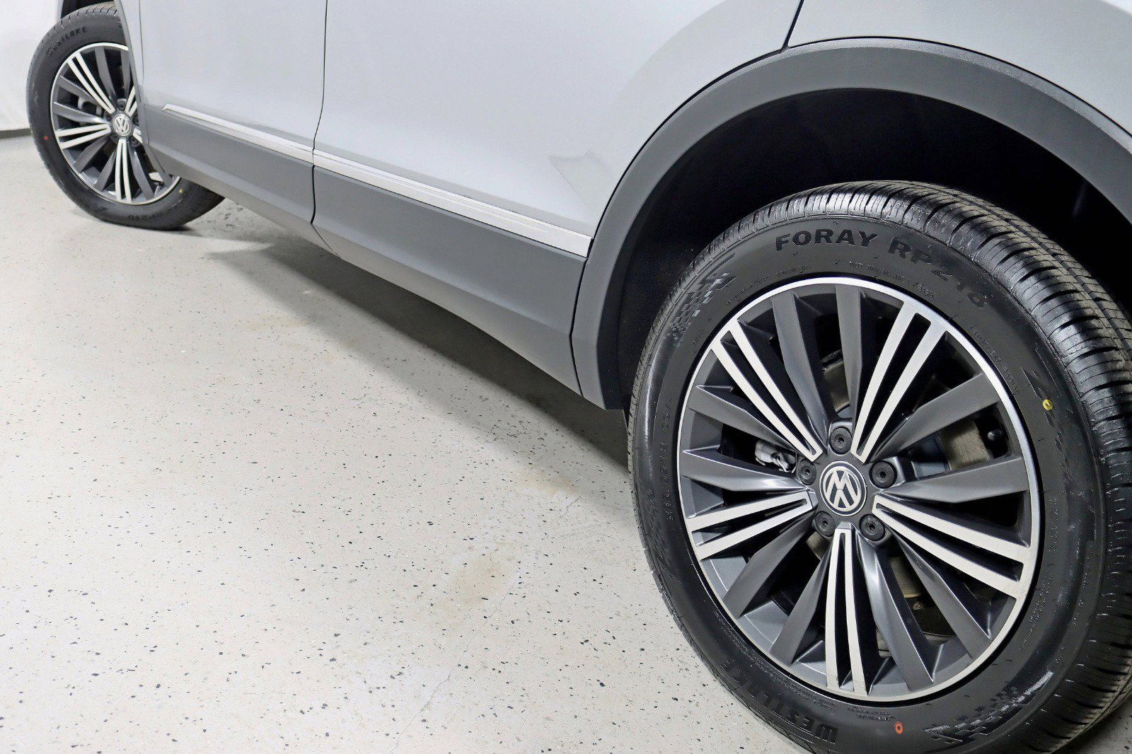 Used 2019 Volkswagen Tiguan SEL w/ 3rd Row Seat Package AWD/4WD image 12