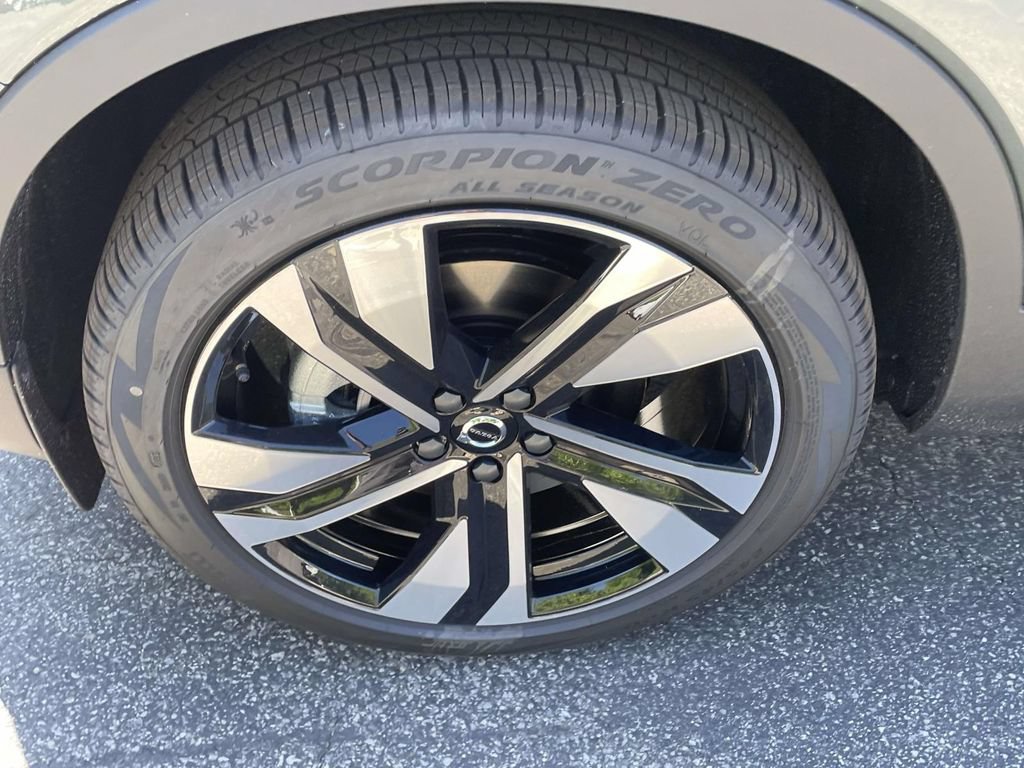 New 2026 Volvo XC40 B5 Ultra w/ Protection Package Premier AWD/4WD image 12