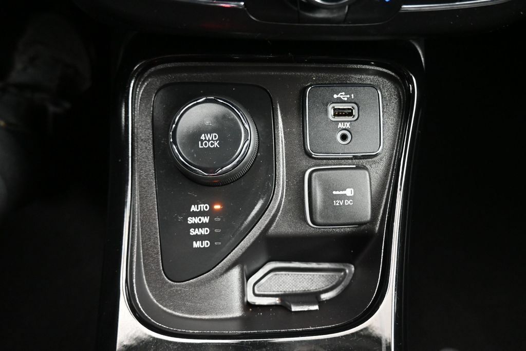 Used 2020 Jeep Compass Limited w/ Premium Lighting Group AWD/4WD image 20