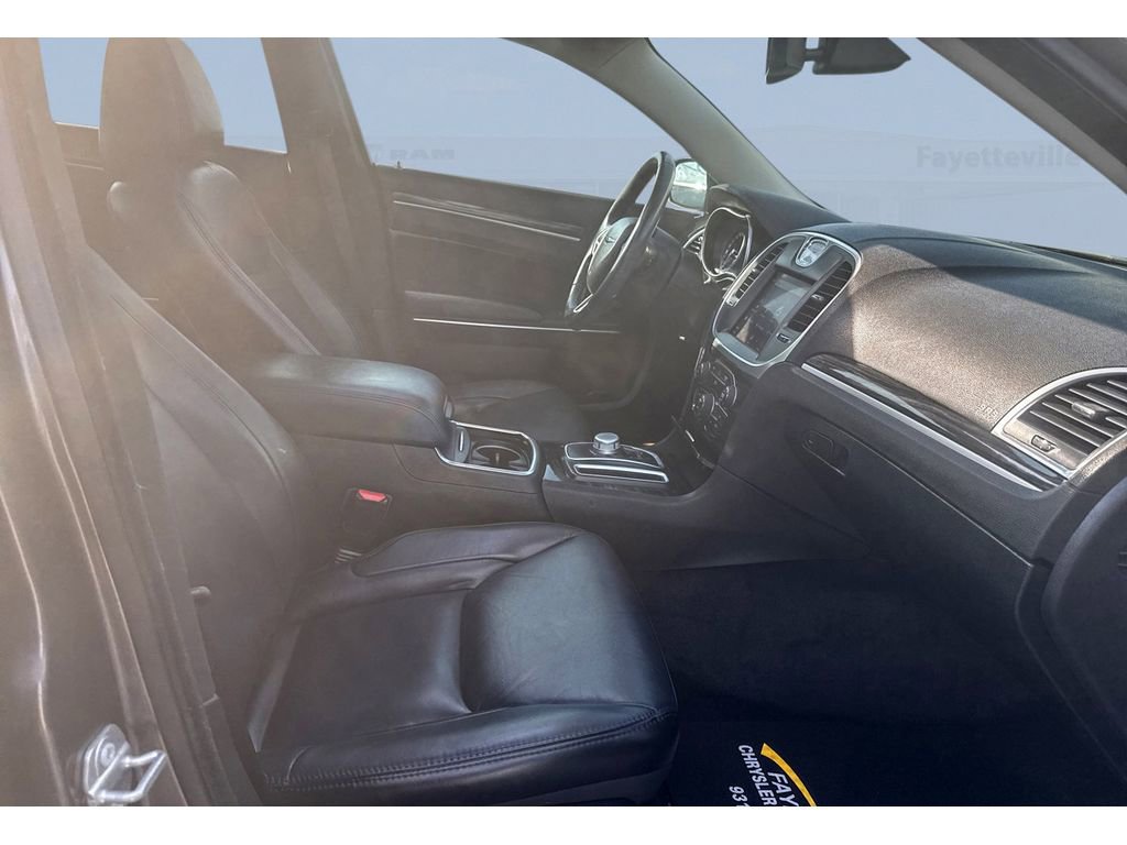 Used 2018 Chrysler 300 Touring L image 20