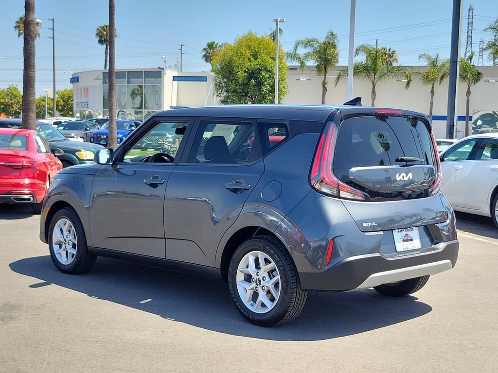 Used 2023 Kia Soul LX w/ Option Group 015 FWD image 3