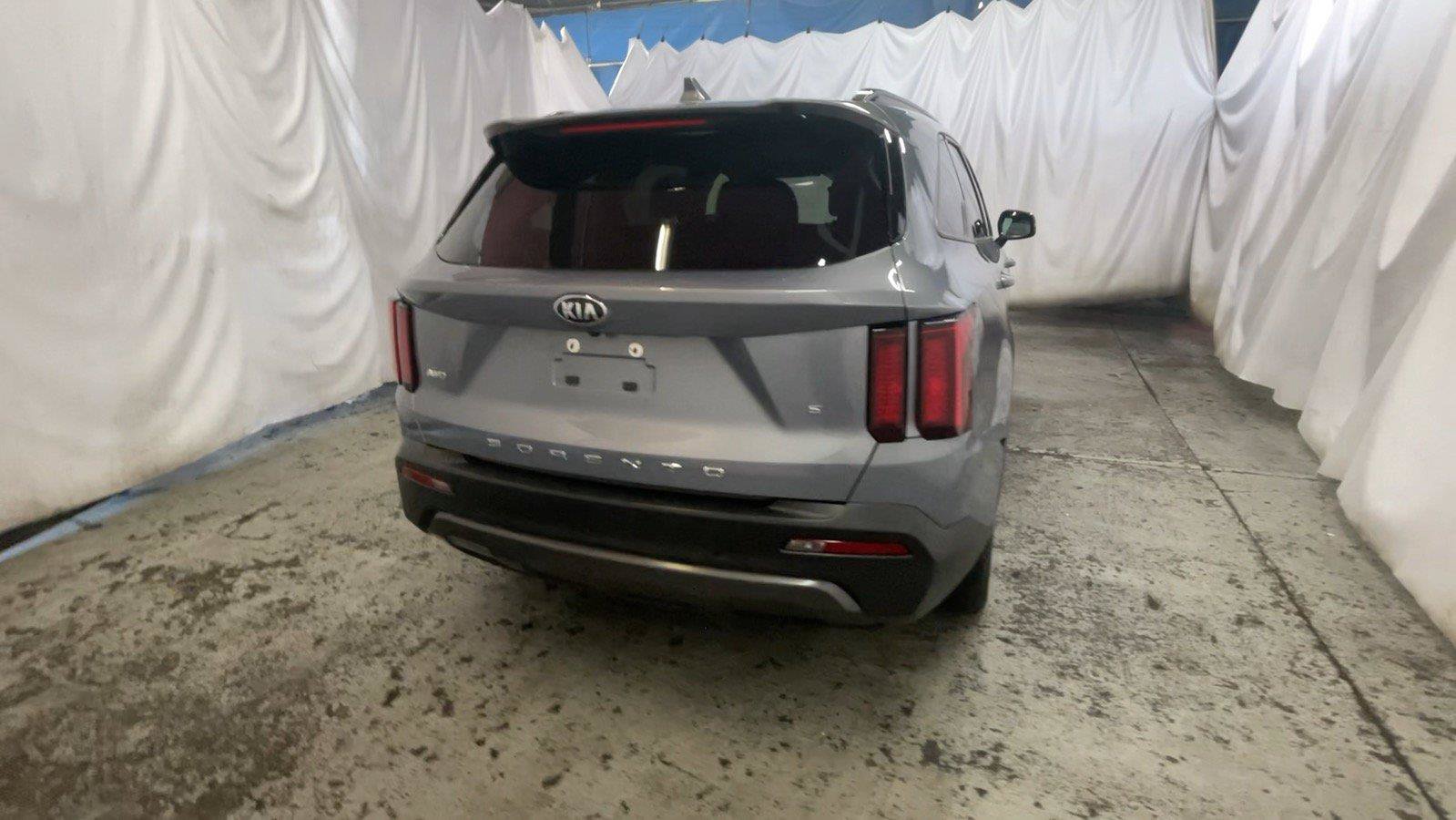 Used 2021 Kia Sorento S w/ Panoramic Sunroof Package AWD/4WD image 6