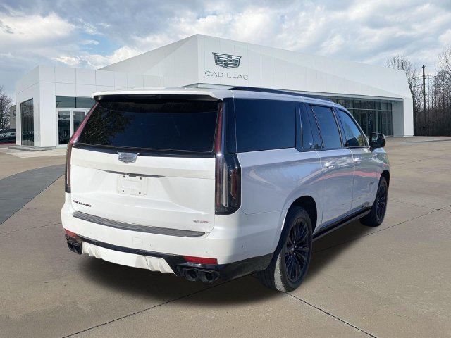 Used 2023 Cadillac Escalade ESV V w/ LPO, ONYX Package AWD/4WD image 3