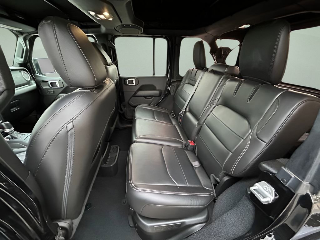 Used 2022 Jeep Wrangler Unlimited Sahara w/ Cold Weather Group image 19