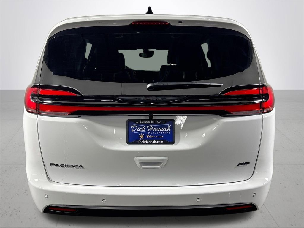 New 2026 Chrysler Pacifica Select image 7