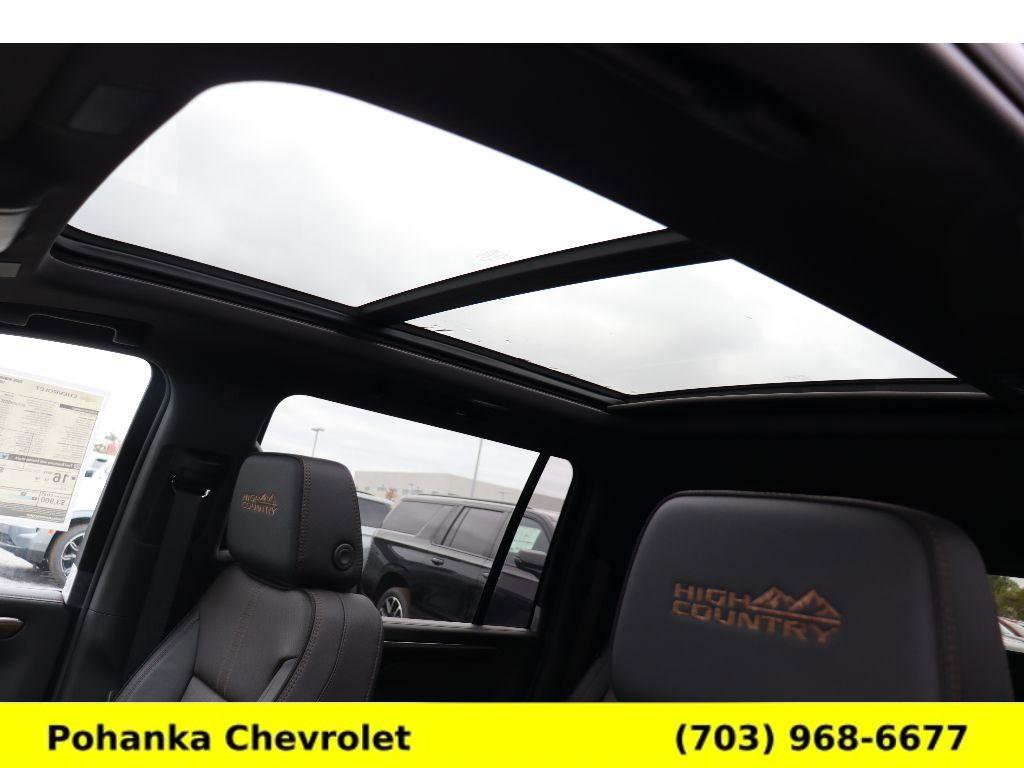 New 2026 Chevrolet Suburban High Country image 19
