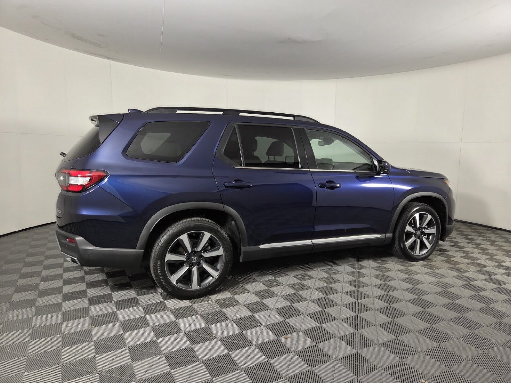 Used 2025 Honda Pilot Touring image 4