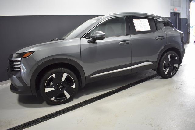 Certified 2025 Nissan Kicks SR image 2