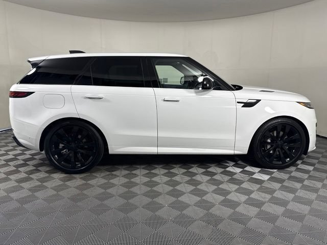 New 2026 Land Rover Range Rover Sport Dynamic SE AWD/4WD image 9