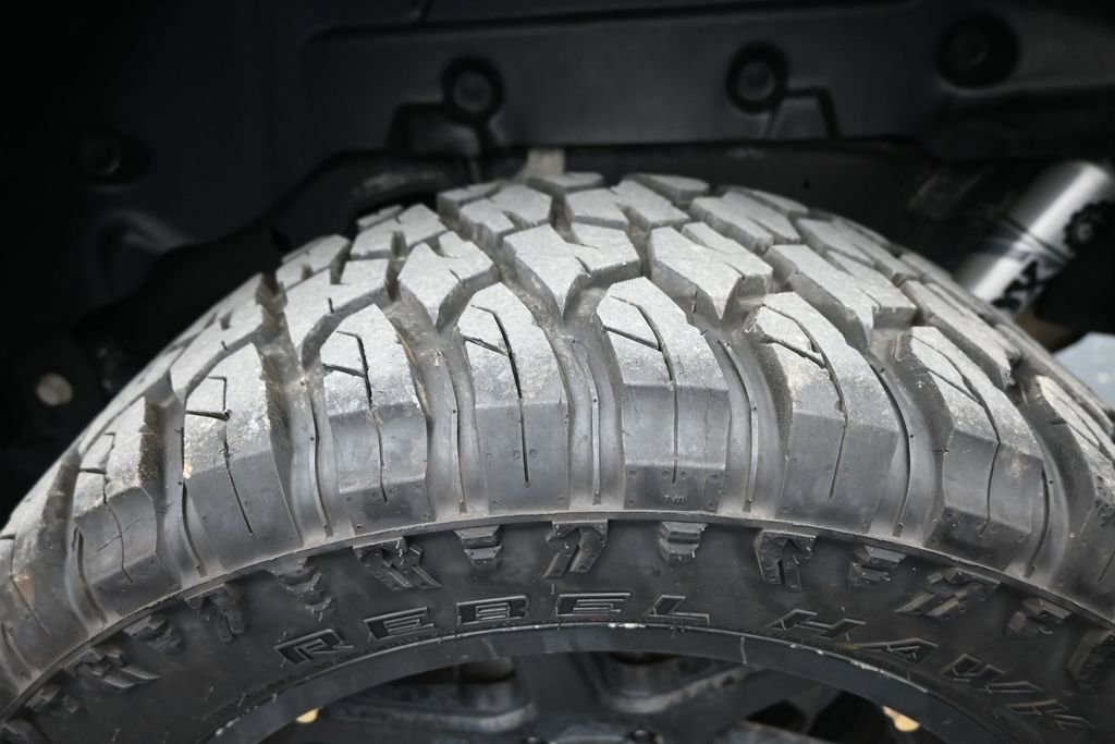 Used 2018 Jeep Wrangler Unlimited Sahara AWD/4WD image 9