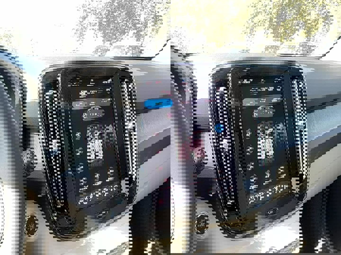 New 2026 Volvo XC40 B5 Plus w/ Protection Package Premier image 19