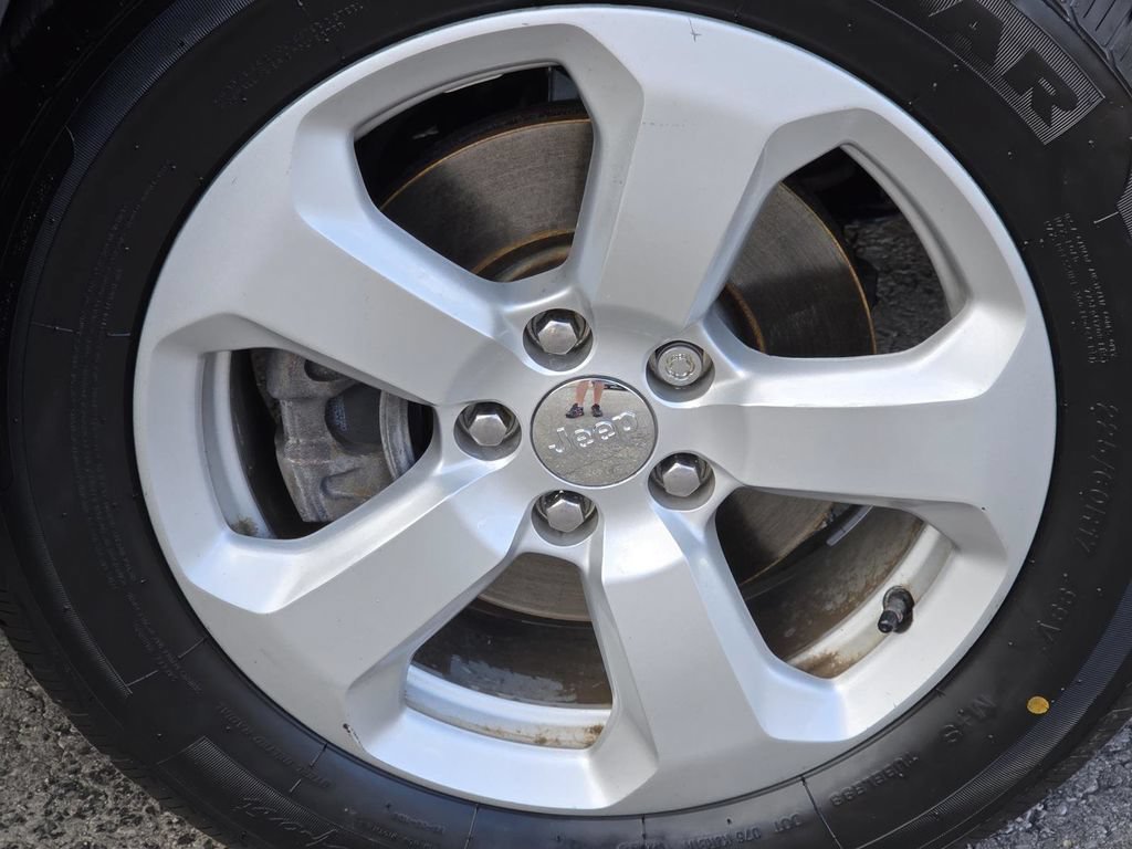 Used 2018 Jeep Compass Latitude AWD/4WD image 6