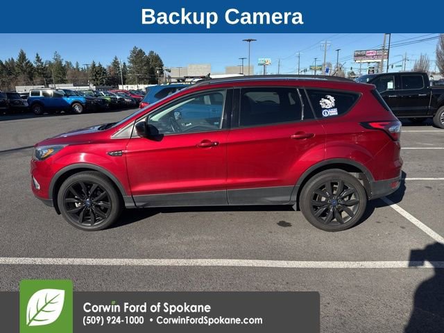 Used 2017 Ford Escape SE w/ SE Sport Appearance Package image 2