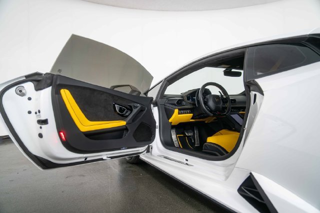 Used 2020 Lamborghini Huracan EVO RWD image 14