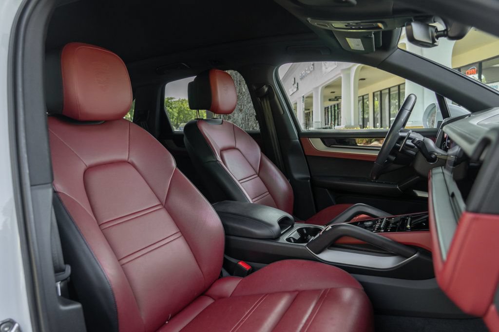 Used 2024 Porsche Cayenne AWD/4WD image 26