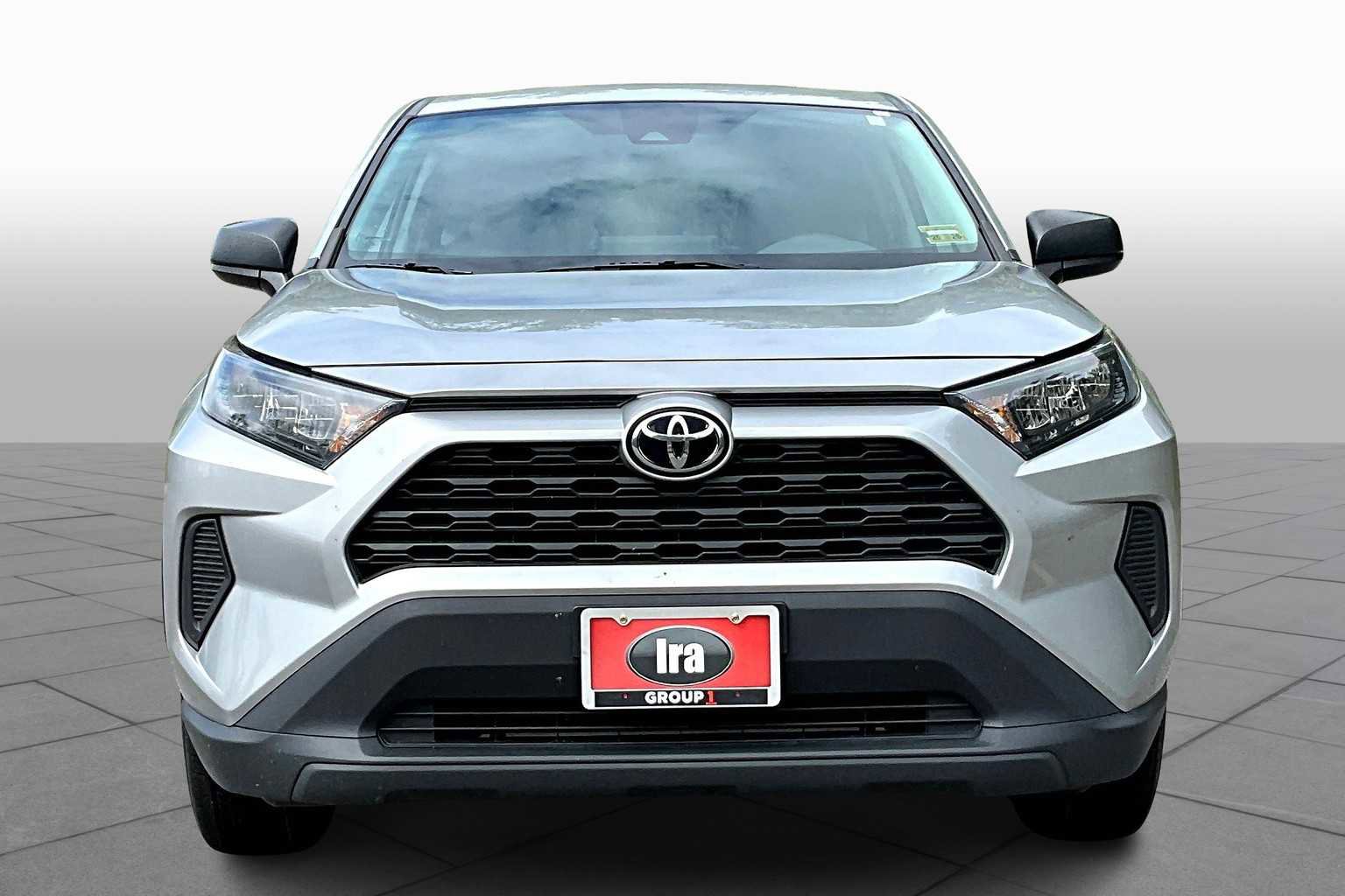 Used 2022 Toyota RAV4 LE image 4