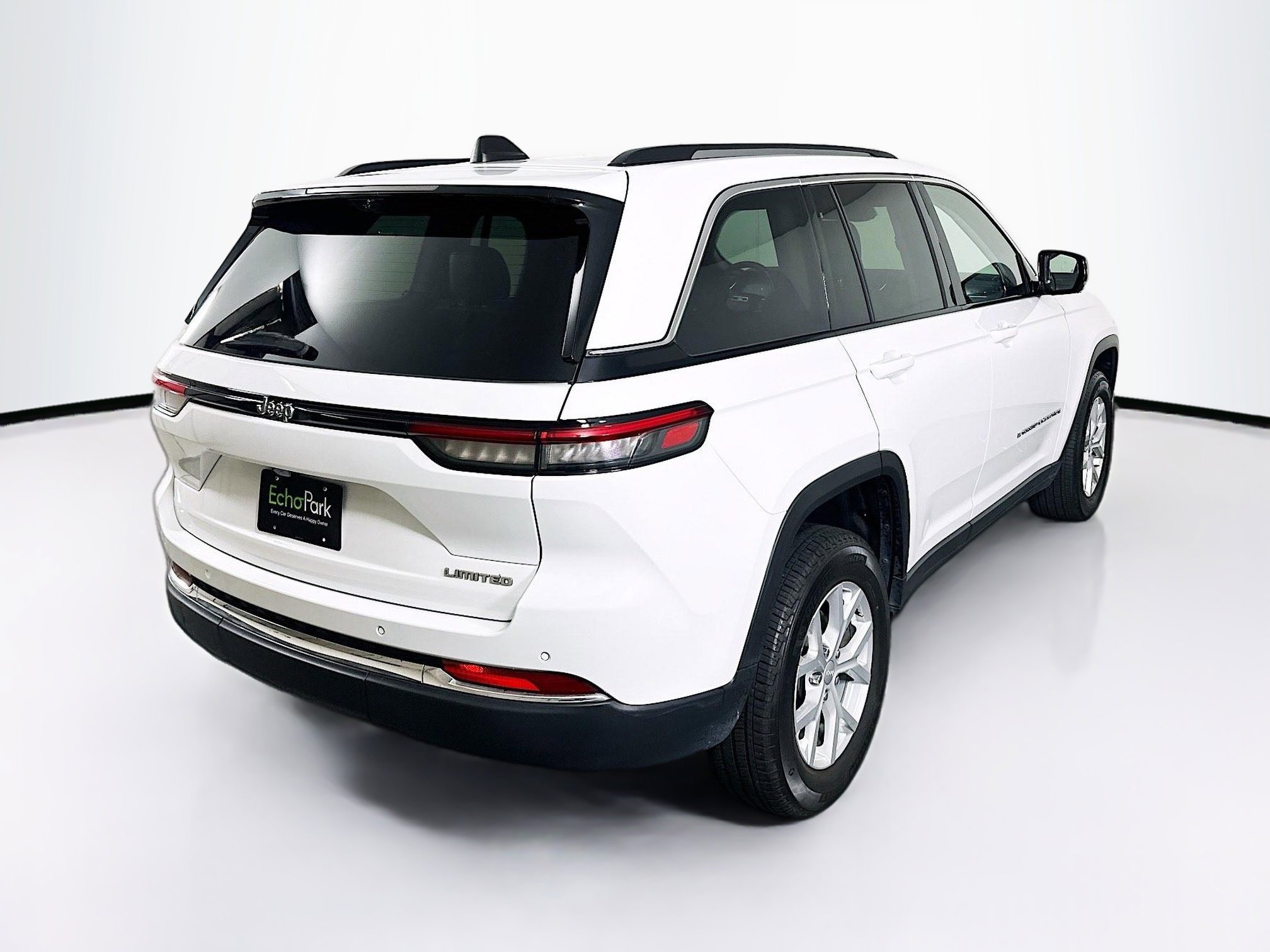 Used 2023 Jeep Grand Cherokee Limited w/ Luxury Tech Group II RWD image 9