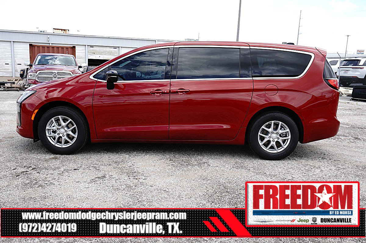 New 2027 Chrysler Pacifica Select FWD image 2