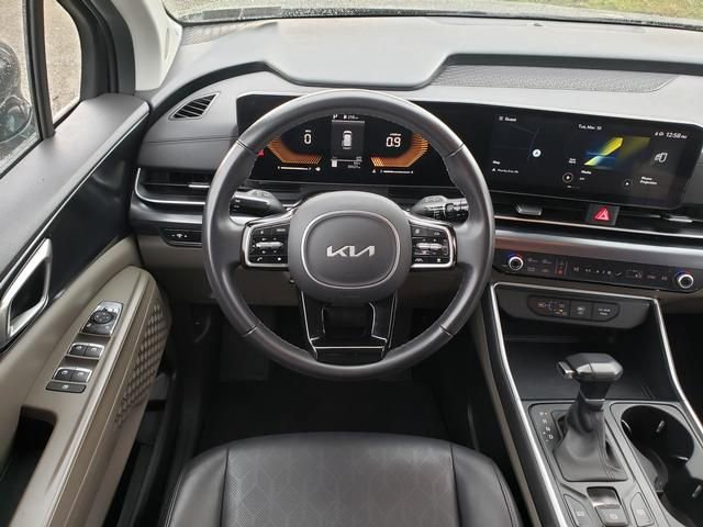 Used 2025 Kia Carnival image 16