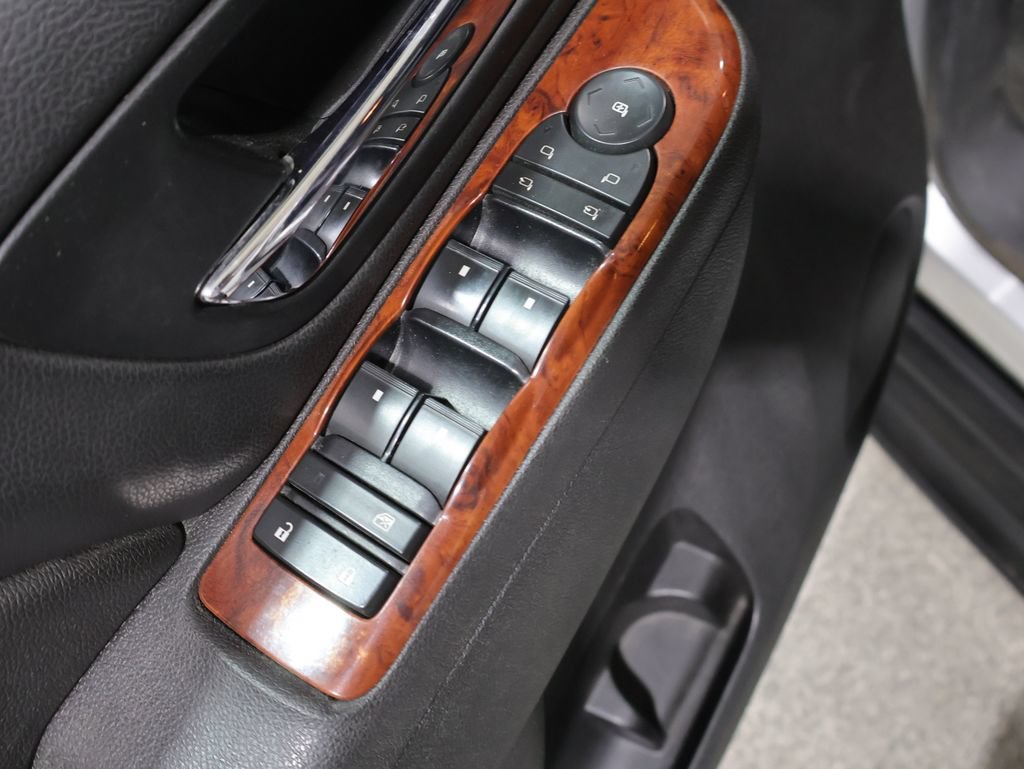 Used 2013 Chevrolet Avalanche LTZ AWD/4WD image 17