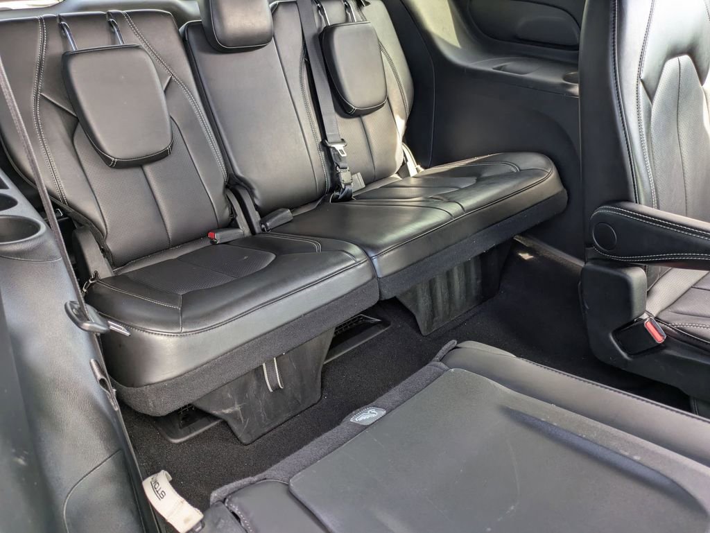 Used 2025 Chrysler Pacifica Select image 30