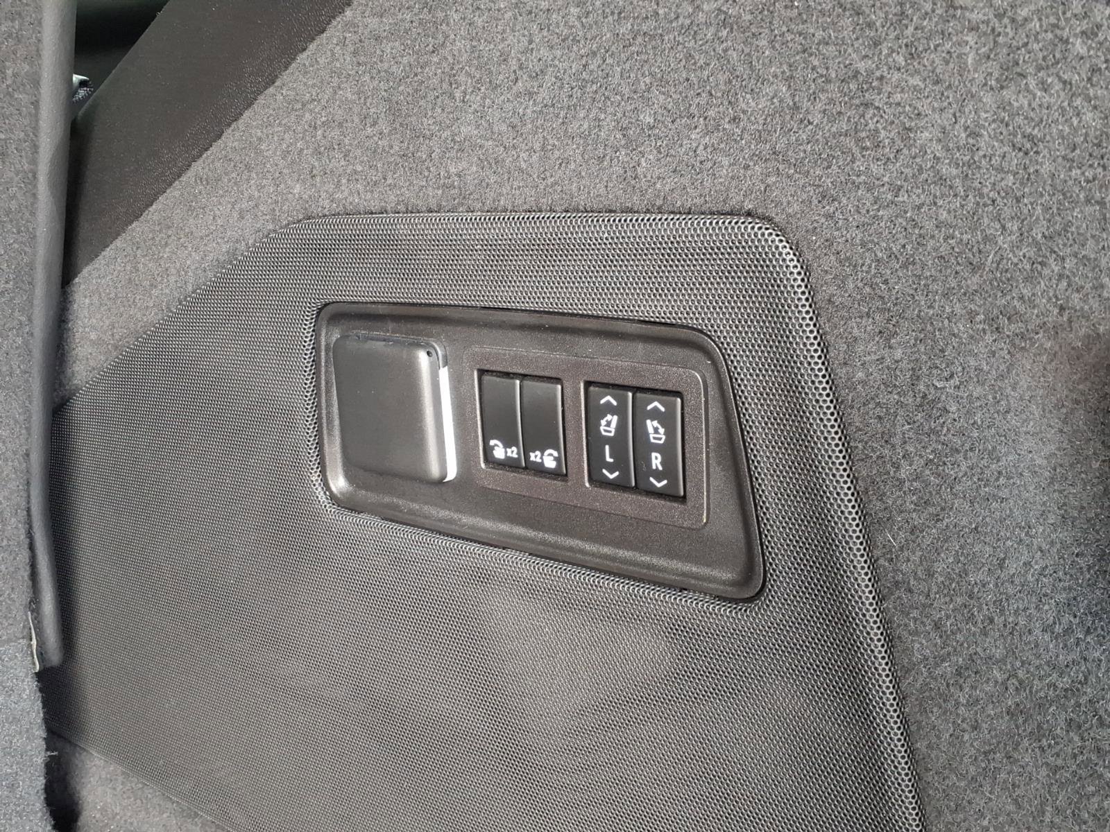 Used 2023 Cadillac Escalade Premium Luxury AWD/4WD image 12