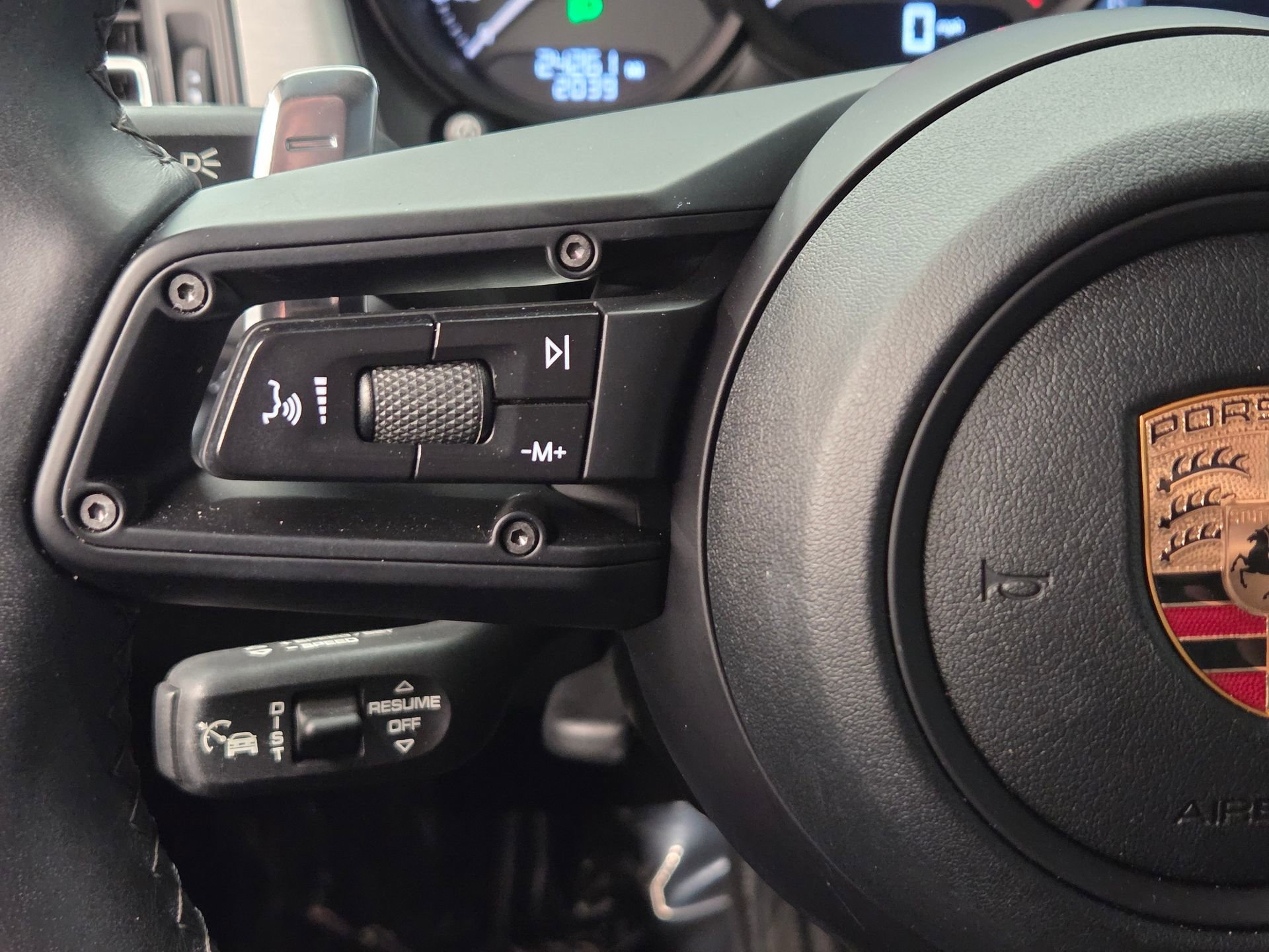 Certified 2024 Porsche Macan Turbo image 18