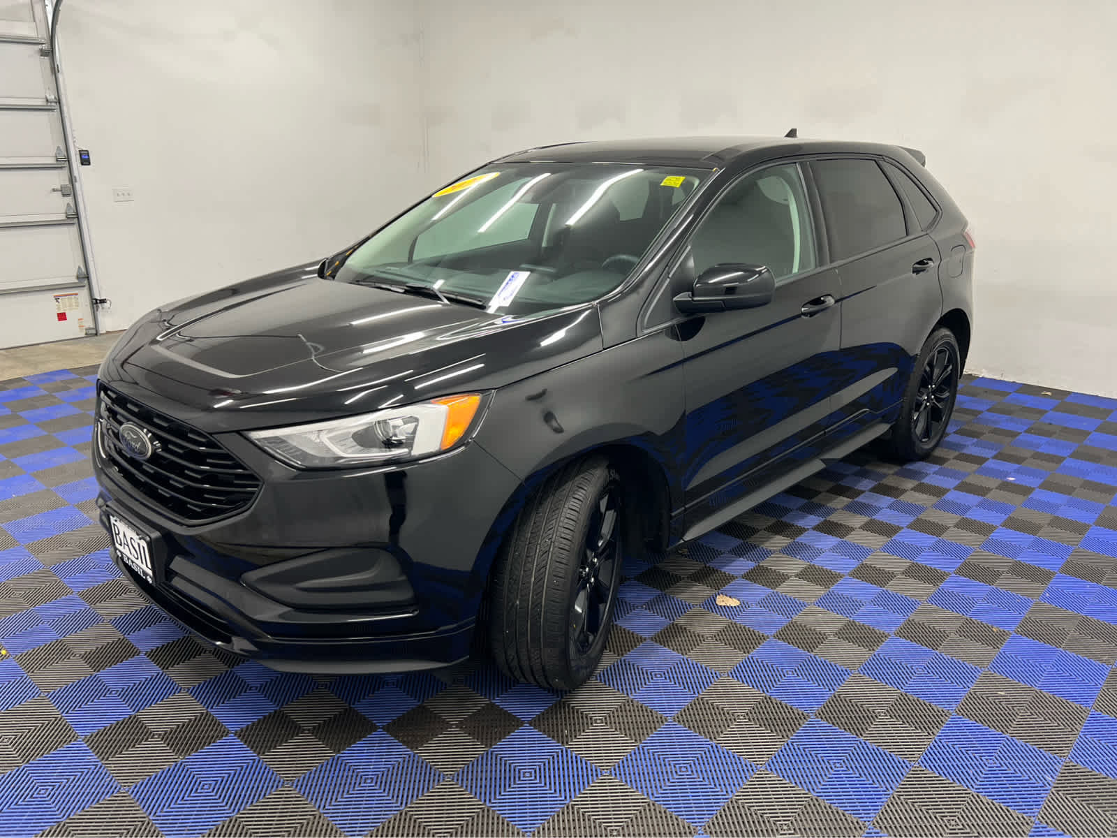 Used 2024 Ford Edge SE w/ Black Appearance Package image 8