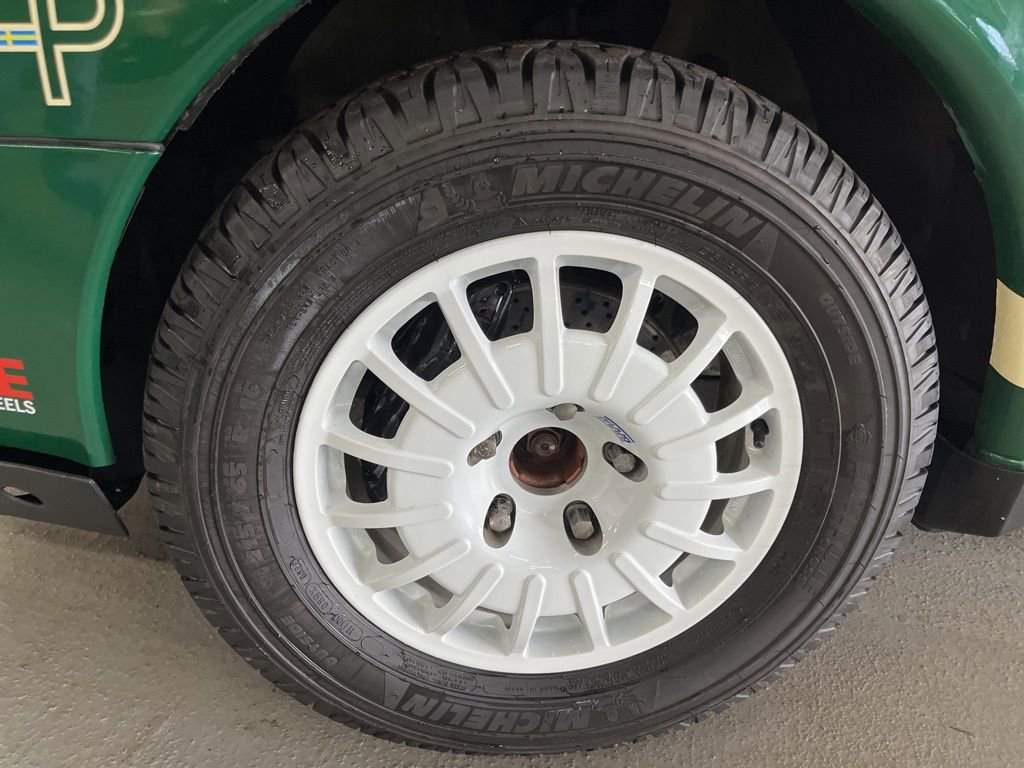 Used 1995 Porsche 911 Carrera 4 image 5