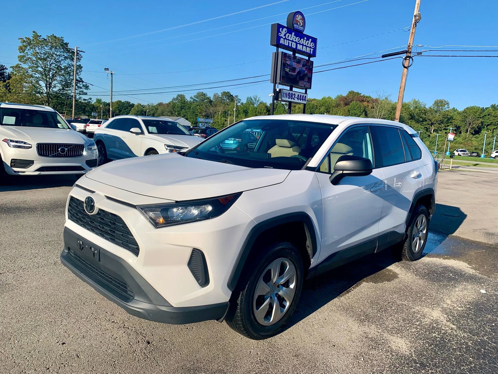 Used 2022 Toyota RAV4 LE image 1