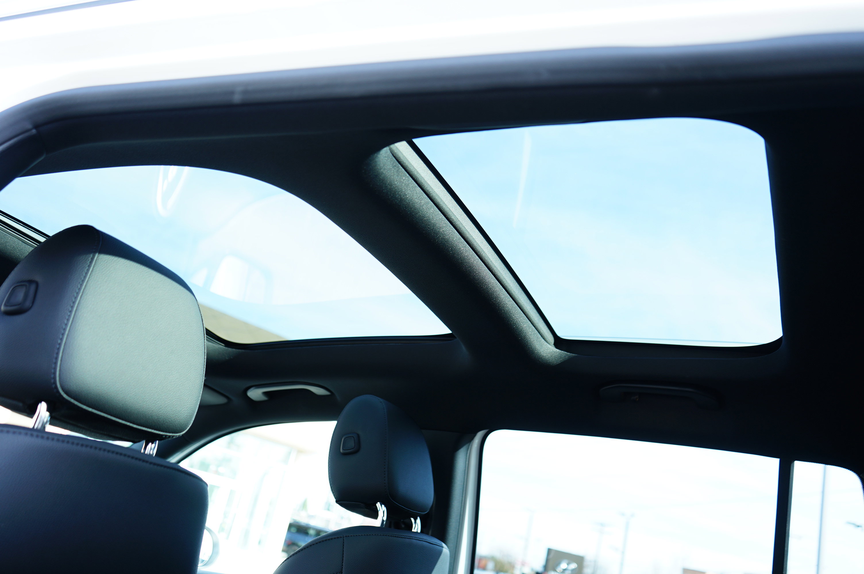 Used 2023 Mercedes-Benz EQB 300 4MATIC image 12